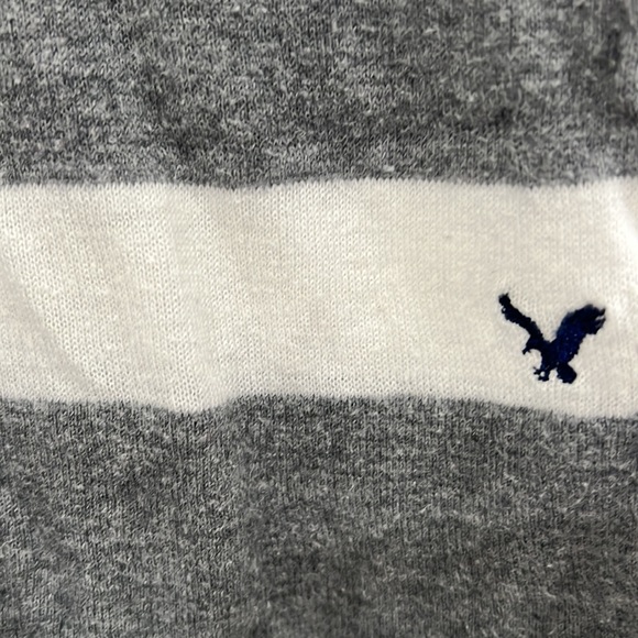 American Eagle white and gray striped sweater - Picture 3 of 4